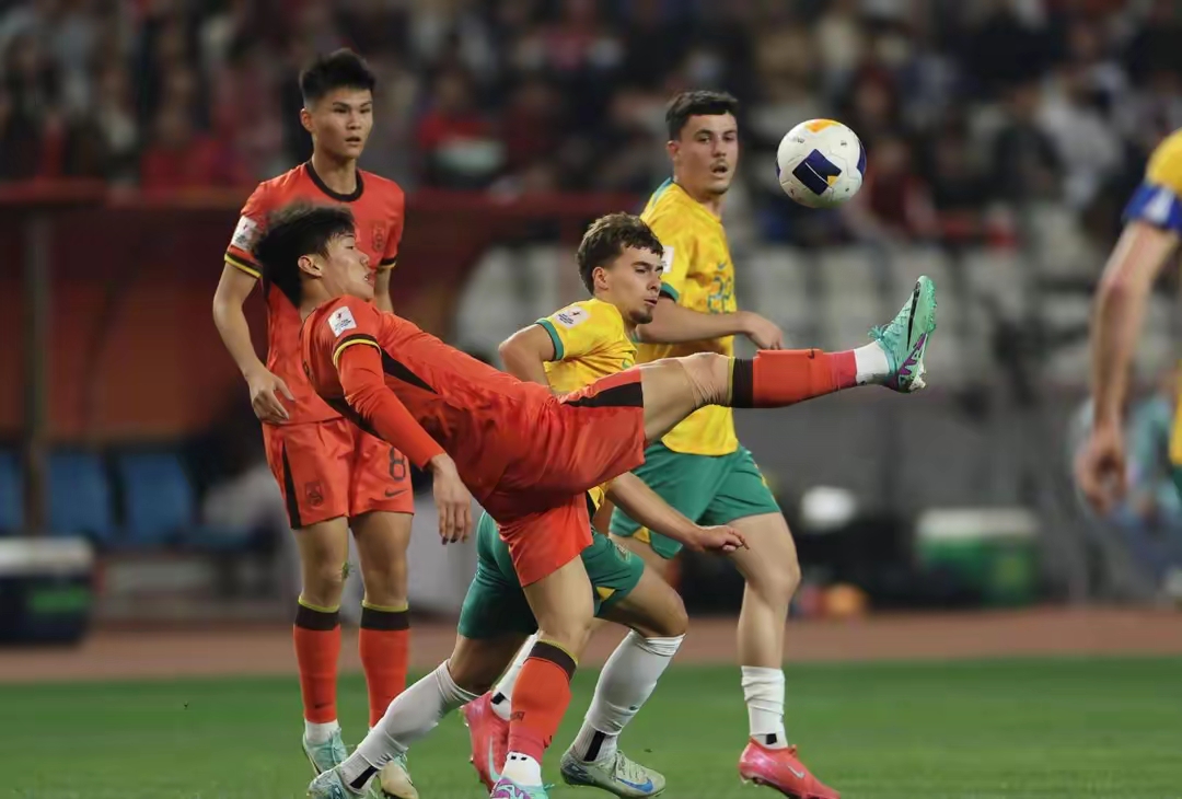 顶尖球队将在赛场上奋力拼搏 顶尖球队将在赛场上奋力拼搏