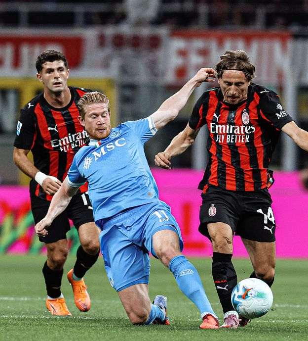 战火再起,球场上的对决激情四溢 战火再起,球场上的对决激情四溢