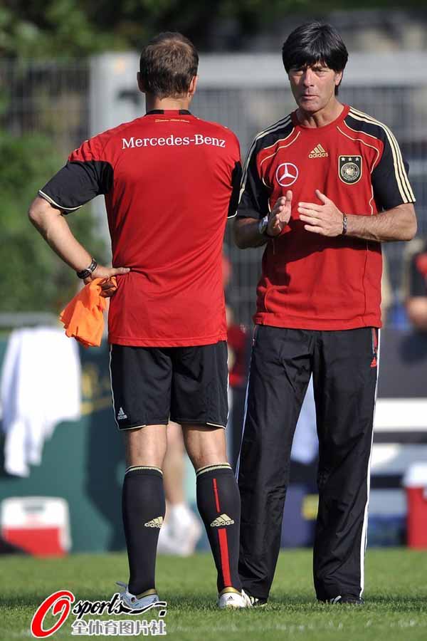 日本队力克德国队，黄鸭组合扛起全队