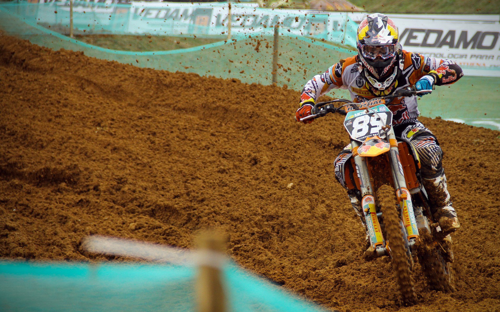 绿茵场与篮球馆的双重奏，当西甲德比遇见CBA的收割